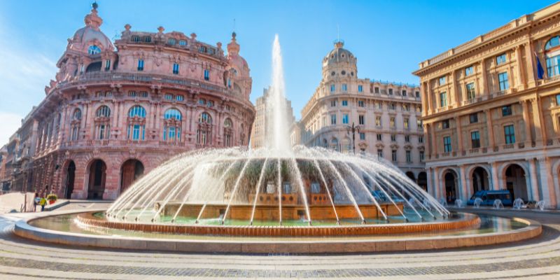 Genova la patria di cantautori attrae per cultura e legame col mare