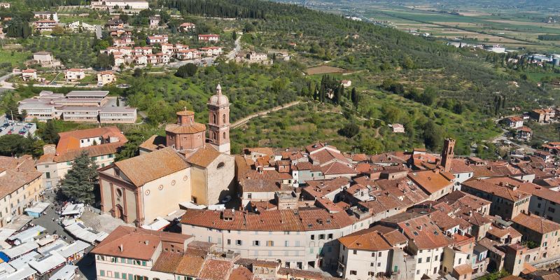 Touring Club 281 borghi d'Italia conquistano la Bandiera Arancione
