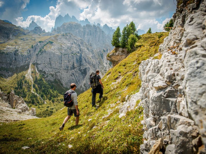 Quali sono i sentieri e i panorami mozzafiato da poter visitare sulle Alpi